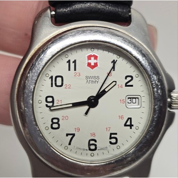 Vintage Victorinox Swiss Army Military Watch Silver Tone UNTESTED - Picture 2 of 8